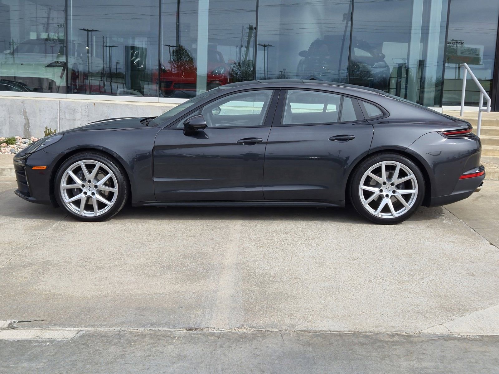 Certified 2024 Porsche Panamera 4 AWD/4WD image 2