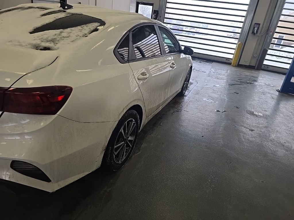 Used 2023 Kia Forte LXS image 4