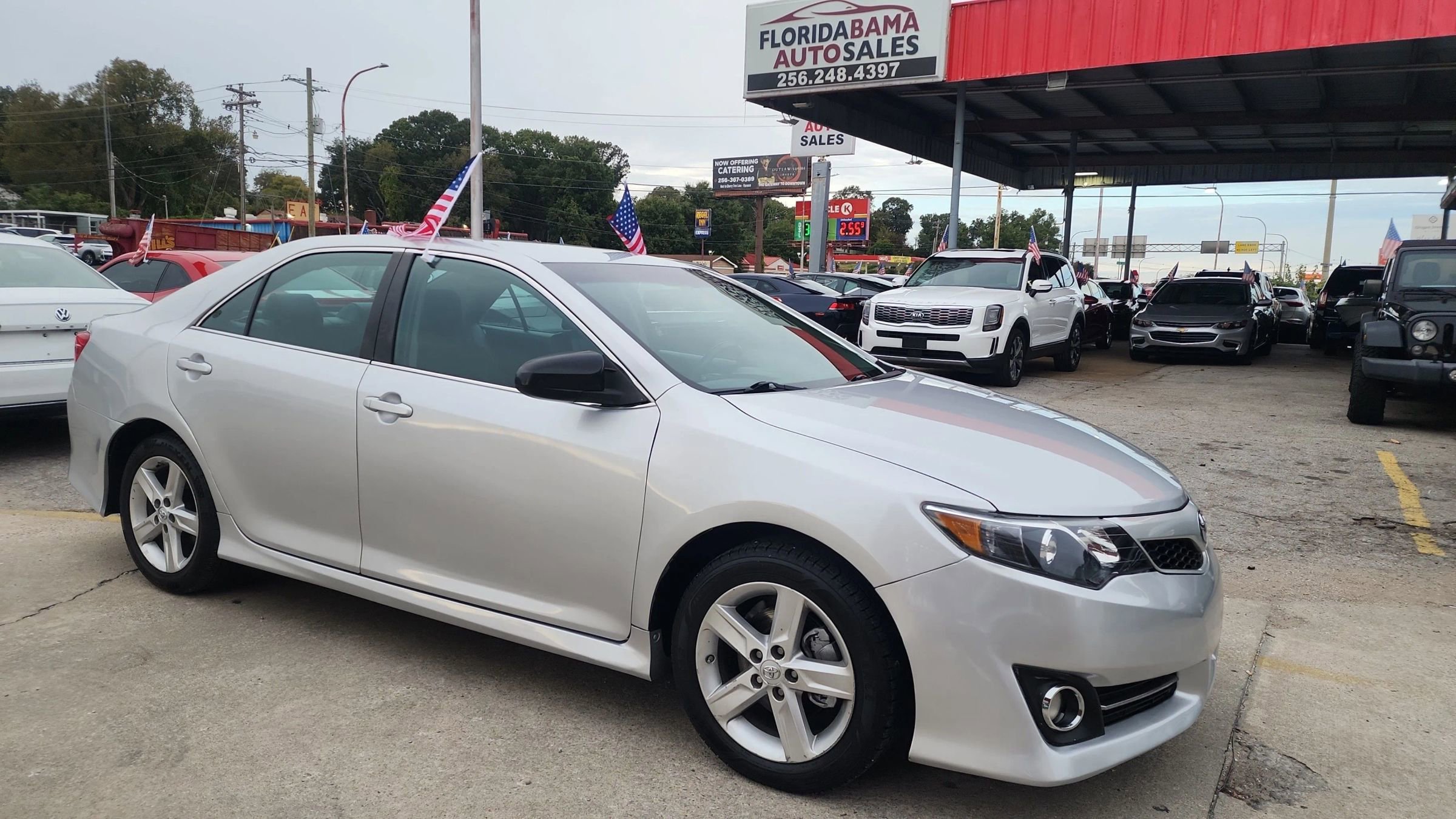 Used 2014 Toyota Camry SE image 1
