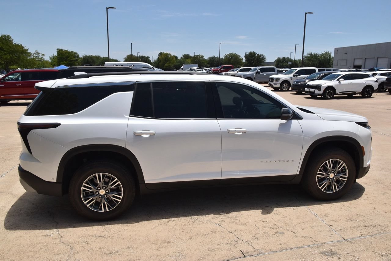 Used 2024 Chevrolet Traverse LT w/ Enhanced Driving Package AWD/4WD image 6