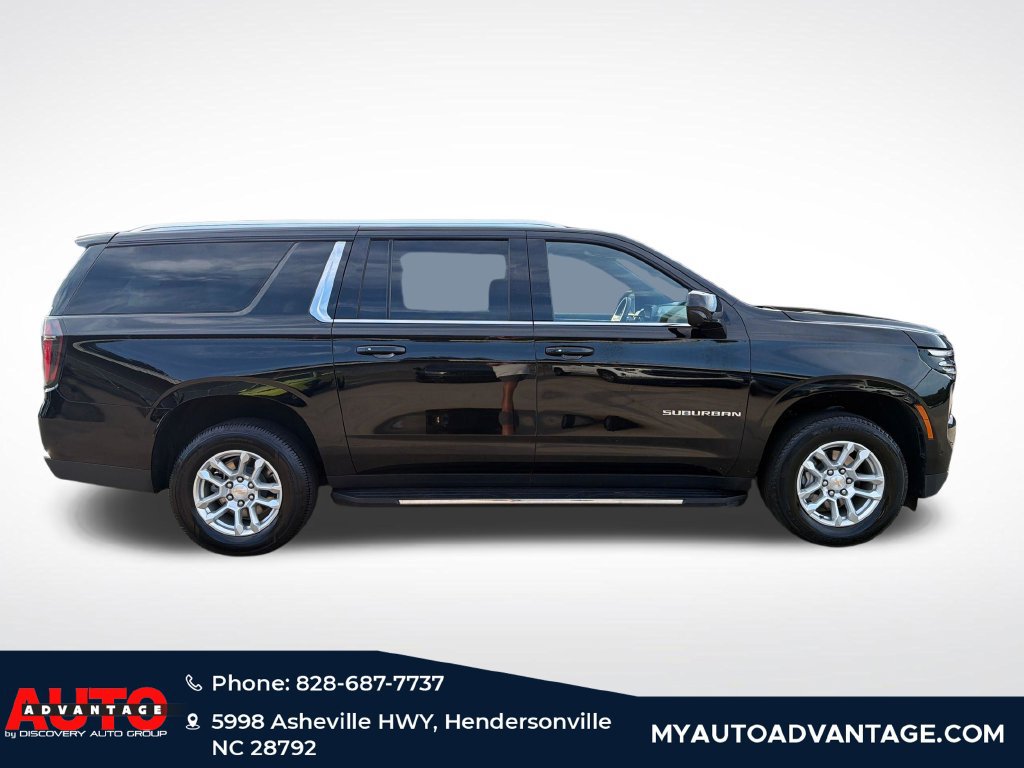 Used 2025 Chevrolet Suburban LT AWD/4WD image 2