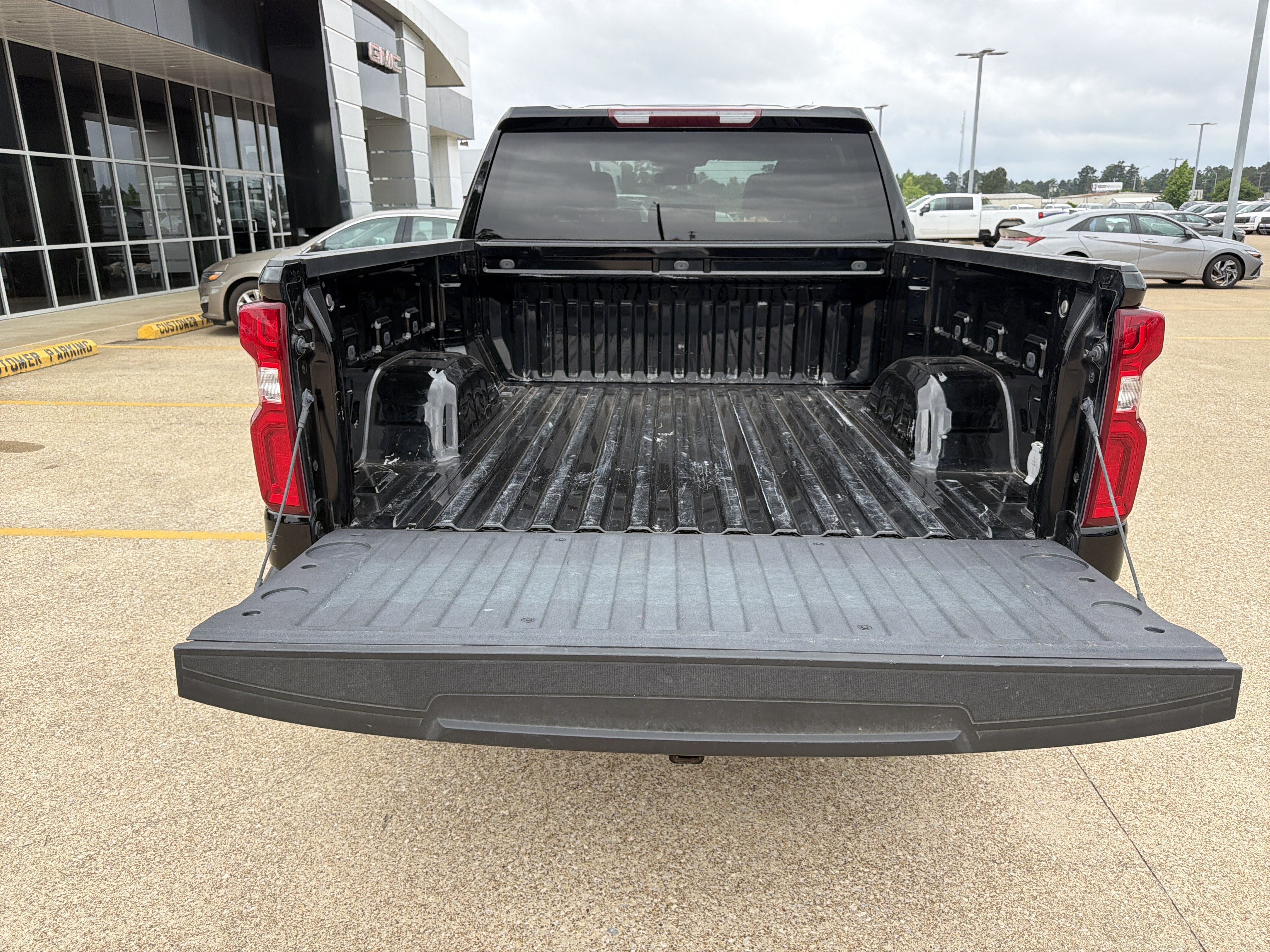 Used 2024 Chevrolet Silverado 1500 LTZ AWD/4WD image 24