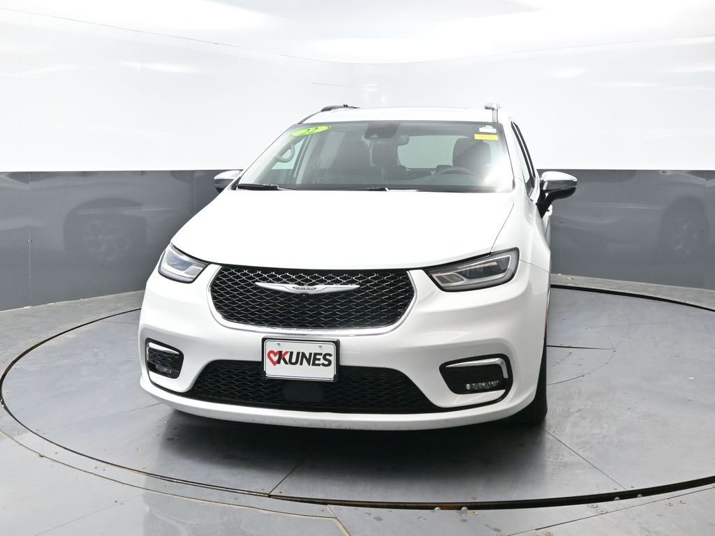 Used 2023 Chrysler Pacifica Limited FWD image 8