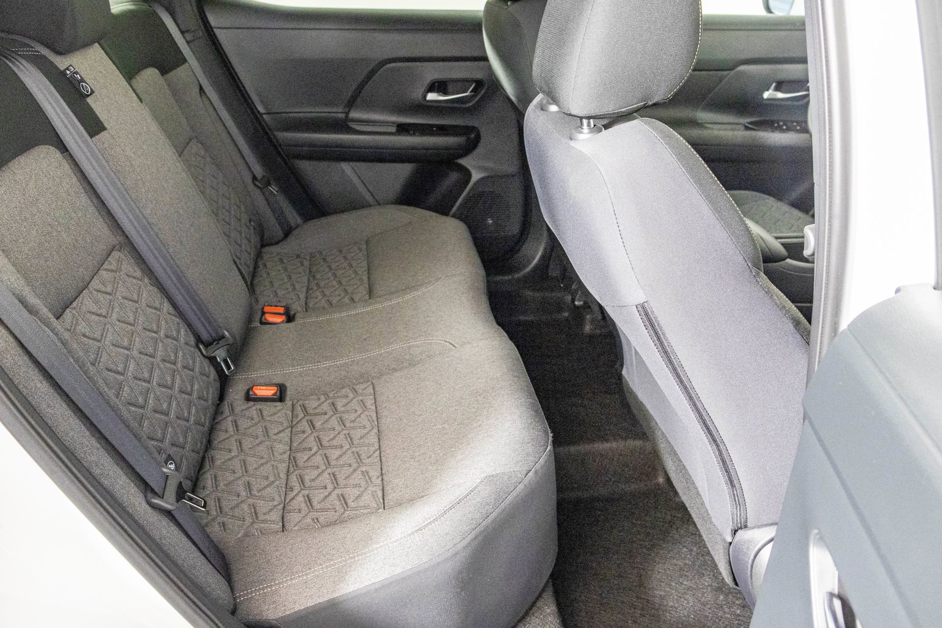 Used 2025 Nissan Kicks SV image 33