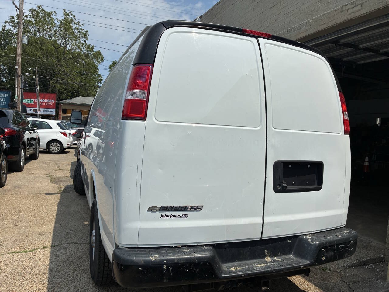 Used 2020 Chevrolet Express 2500 RWD image 3