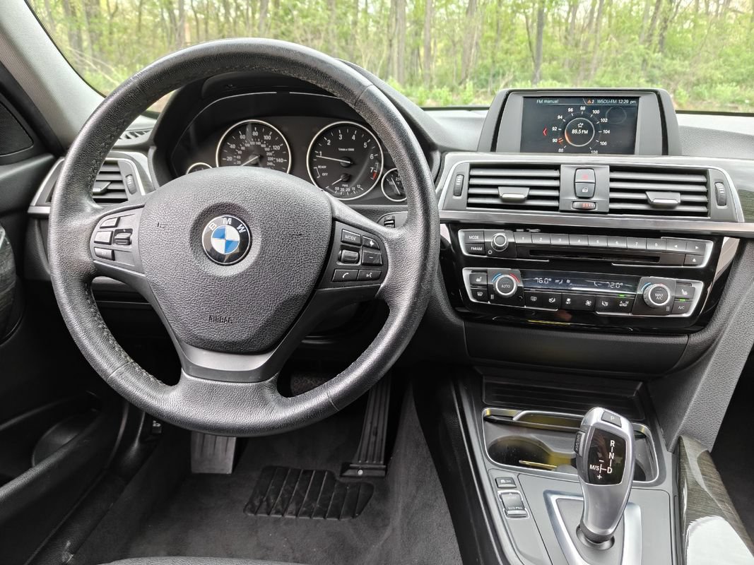 Used 2018 BMW 320i xDrive Sedan w/ Convenience Package AWD/4WD image 22