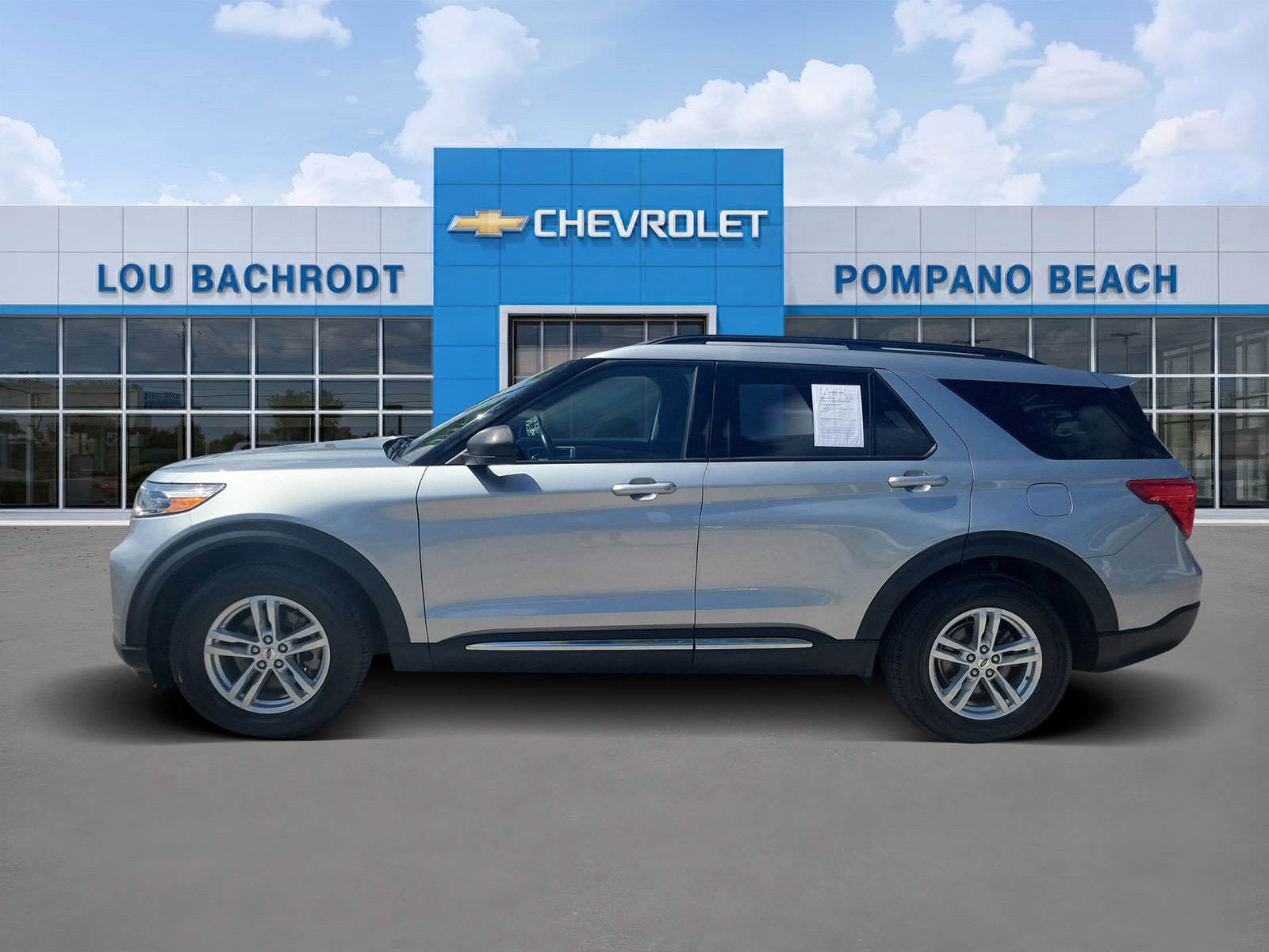 Used 2023 Ford Explorer XLT w/ Equipment Group 202A image 4