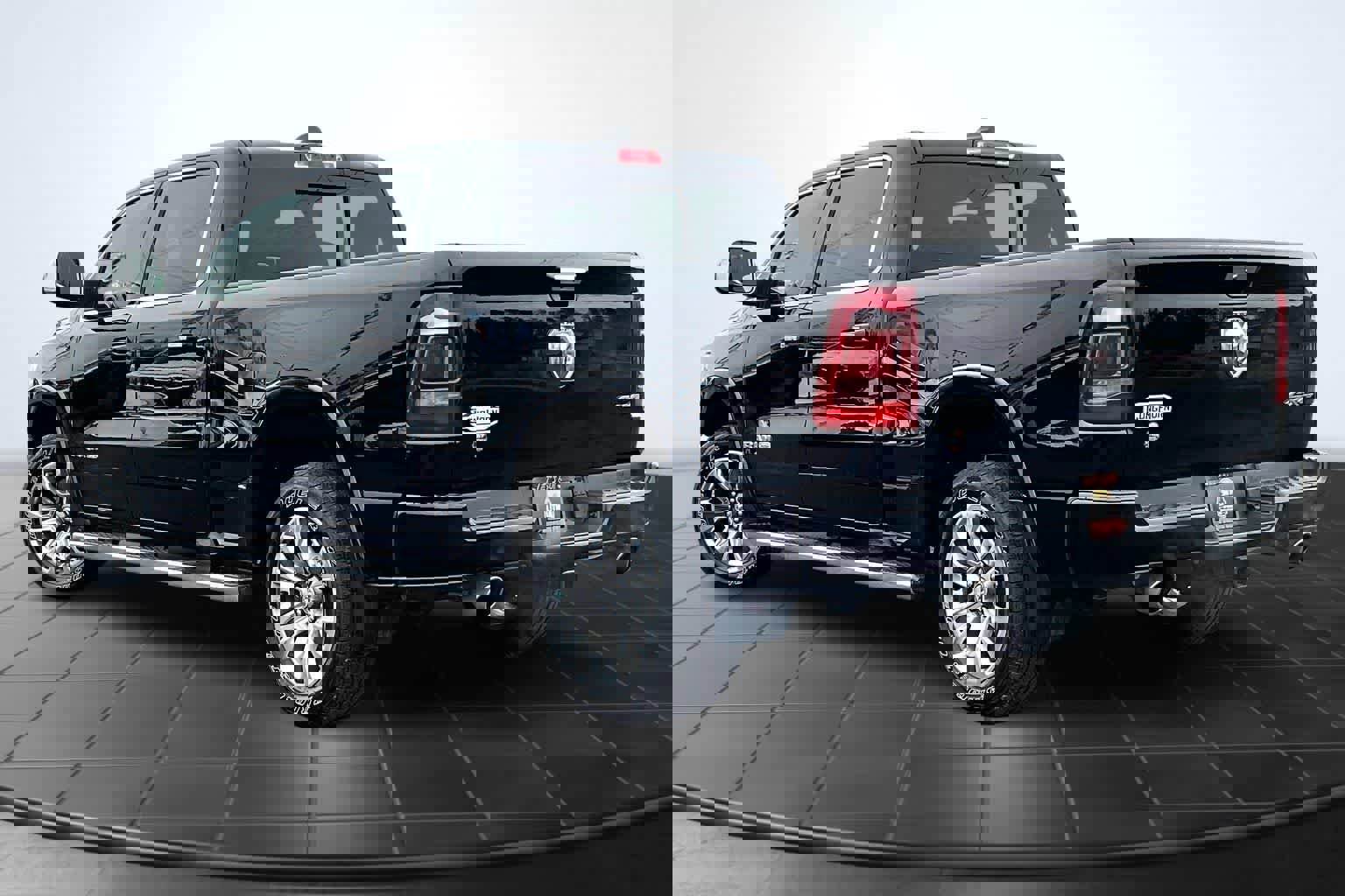 Used 2022 RAM 1500 Limited w/ Body-Colour Bumper Group image 4