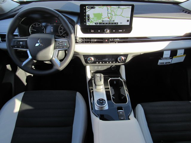 New 2026 Mitsubishi Outlander SE FWD image 9