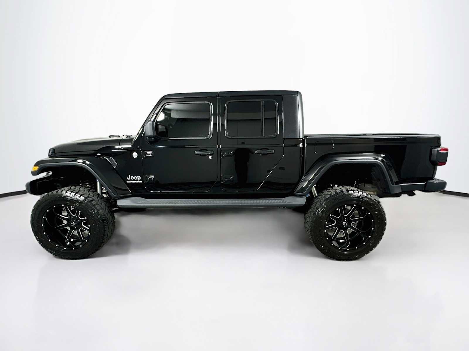 Used 2020 Jeep Gladiator Overland AWD/4WD image 2