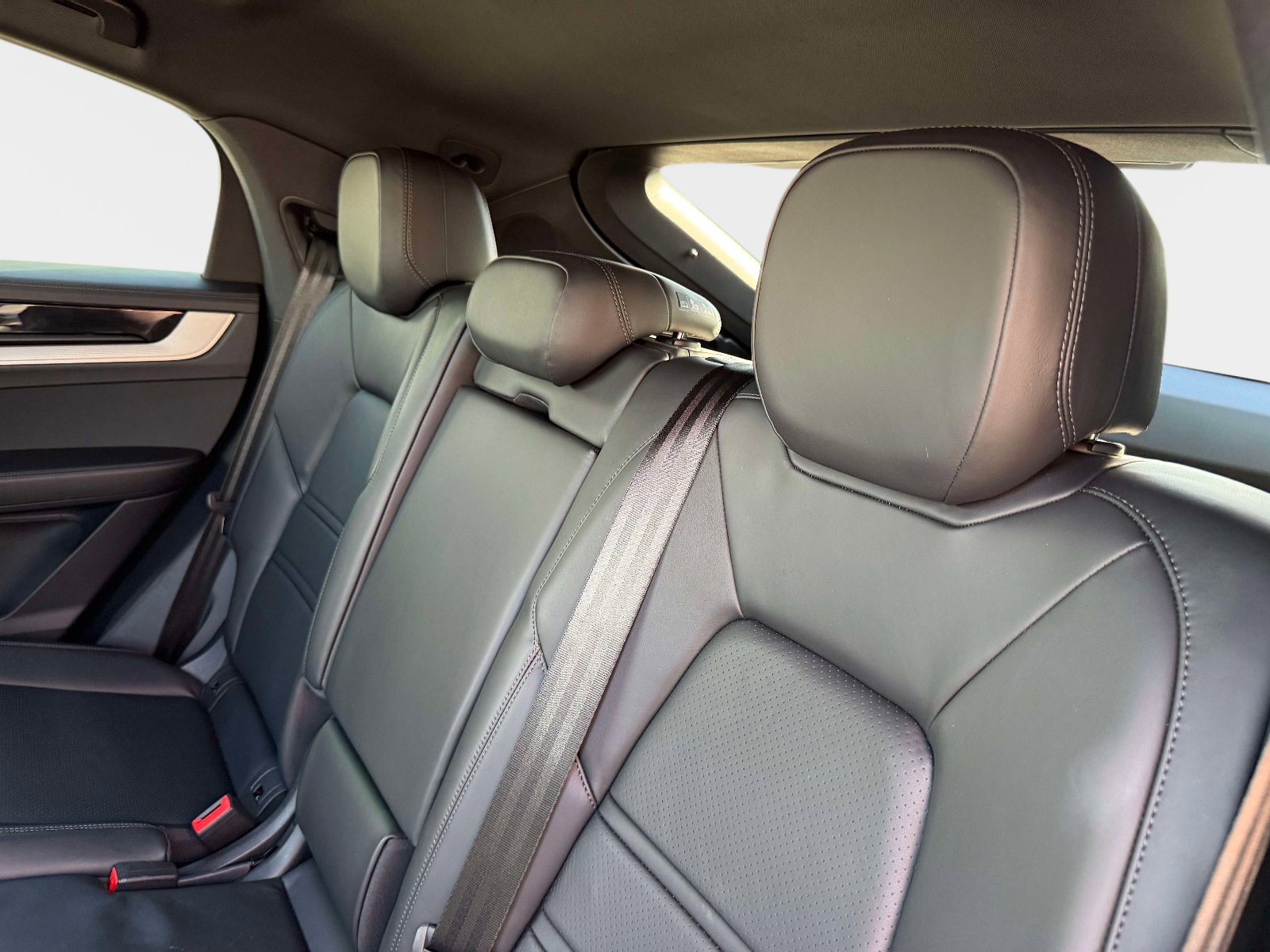 Used 2024 Porsche Cayenne Coupe image 27