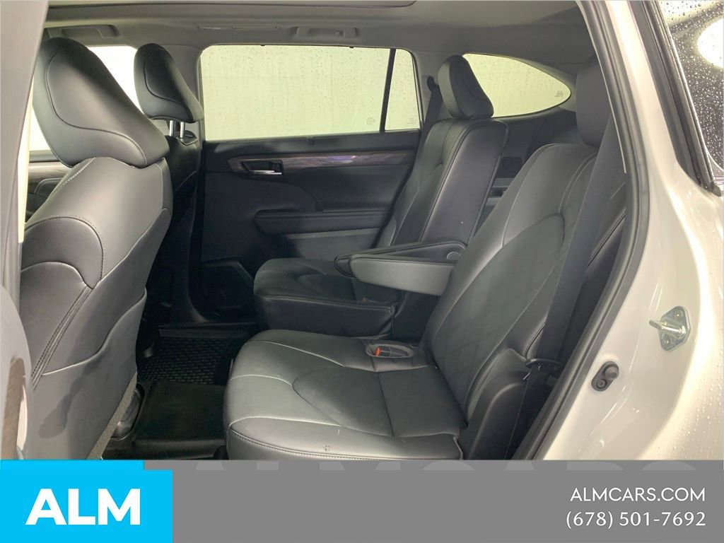 Used 2023 Toyota Highlander Platinum AWD/4WD image 31