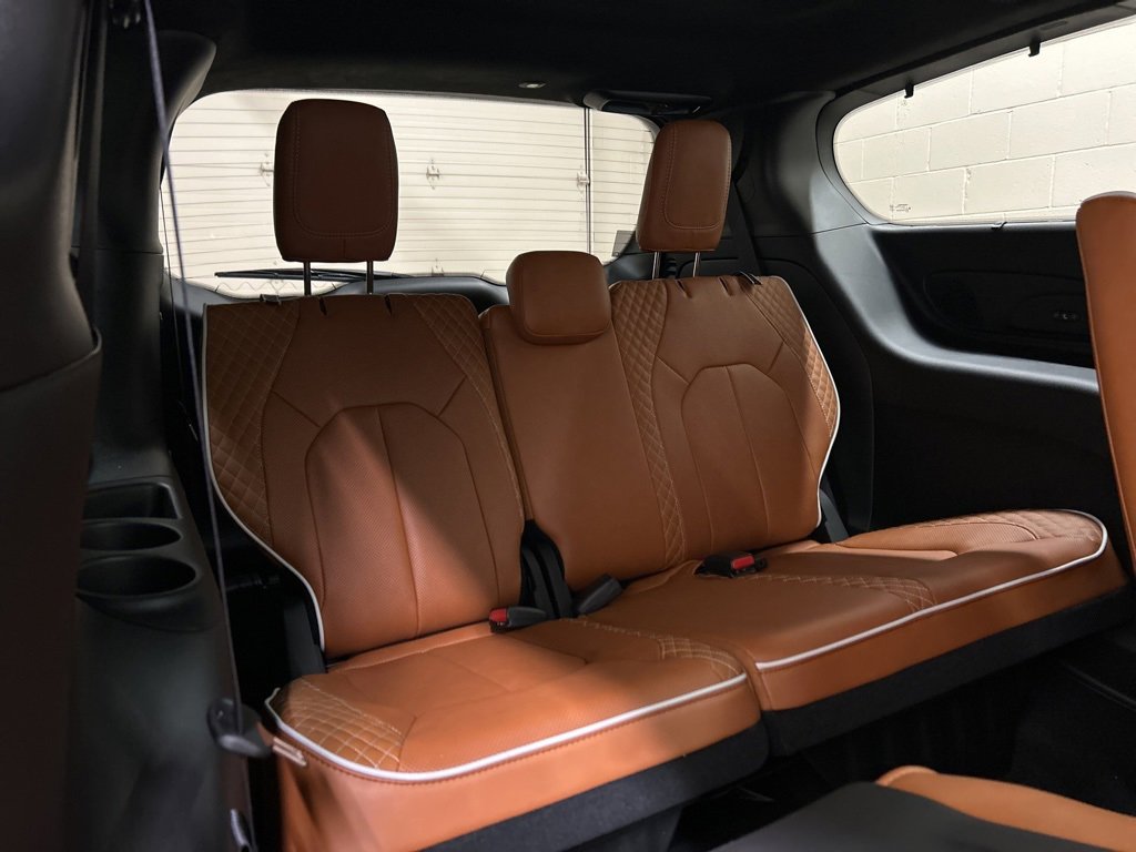New 2026 Chrysler Pacifica Pinnacle image 10