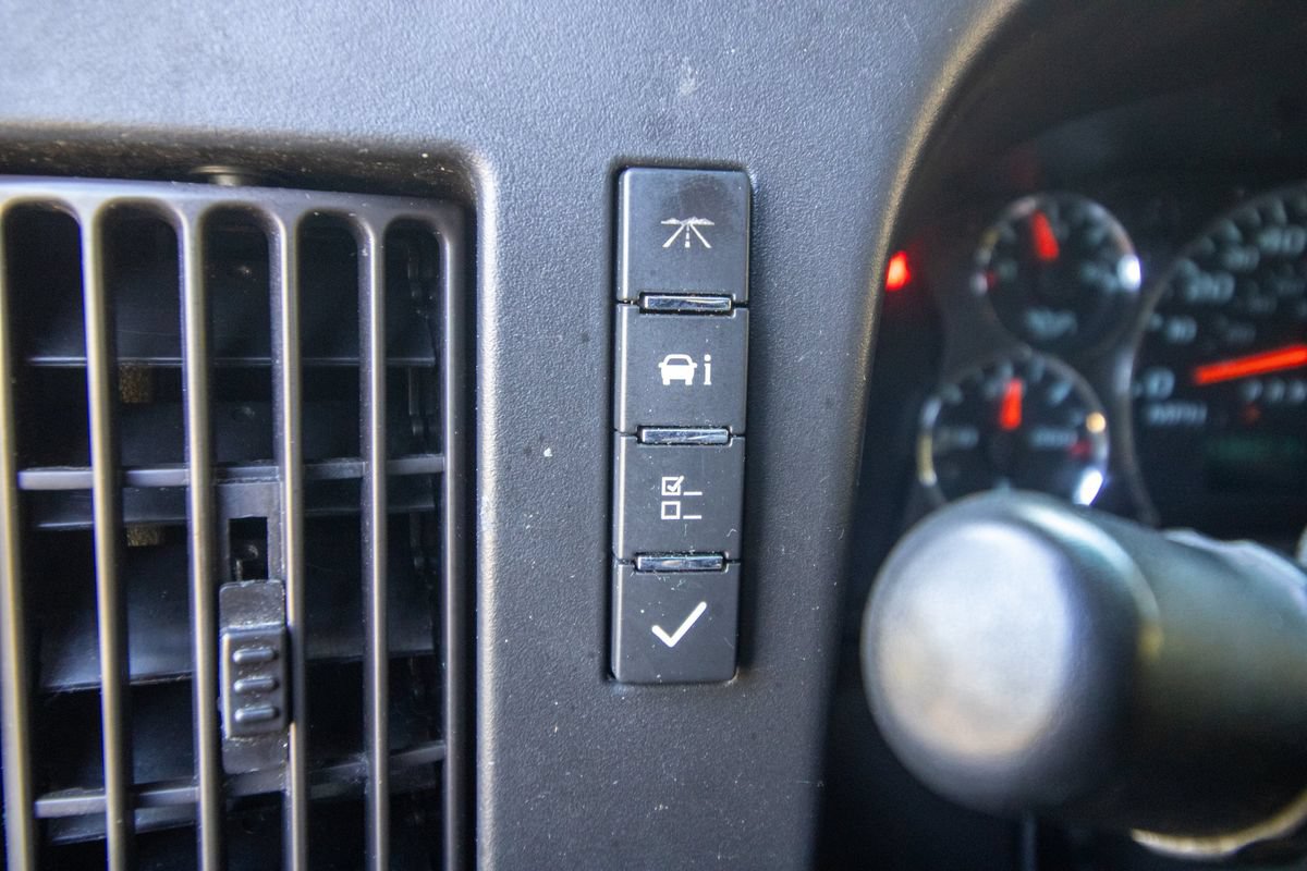 Used 2018 Chevrolet Express 2500 RWD image 27