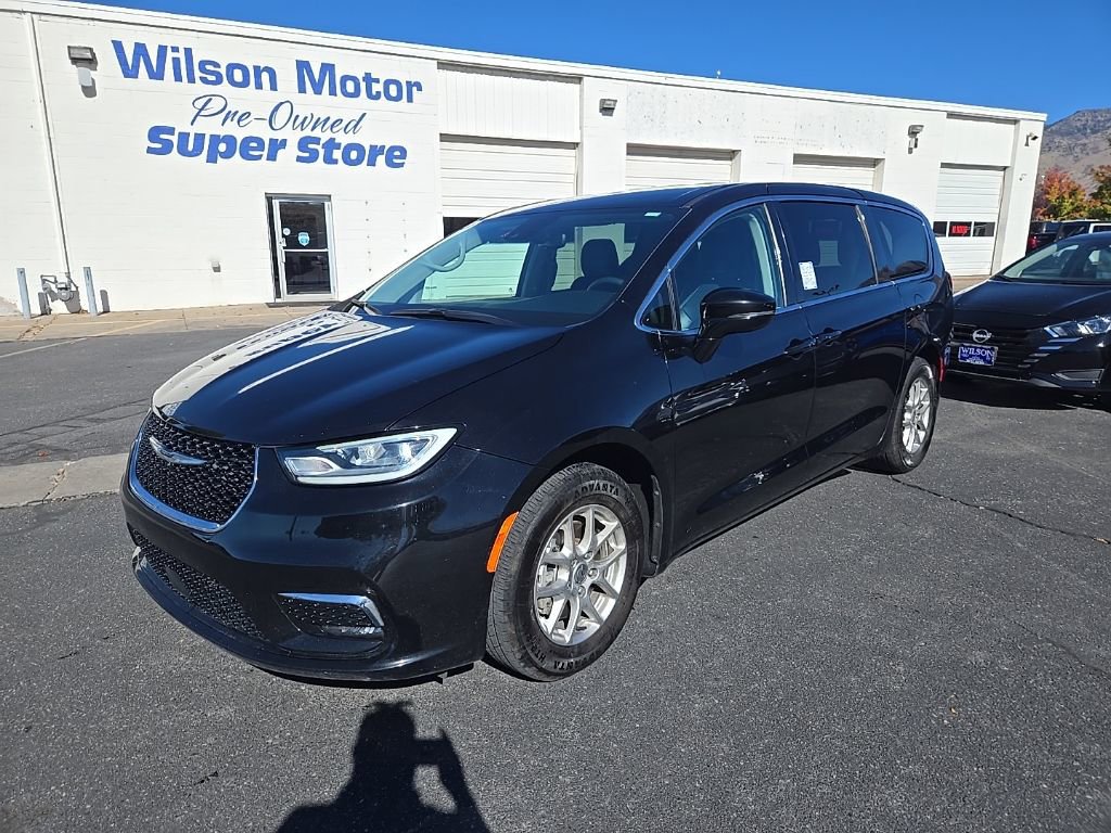 Used 2024 Chrysler Pacifica Touring-L