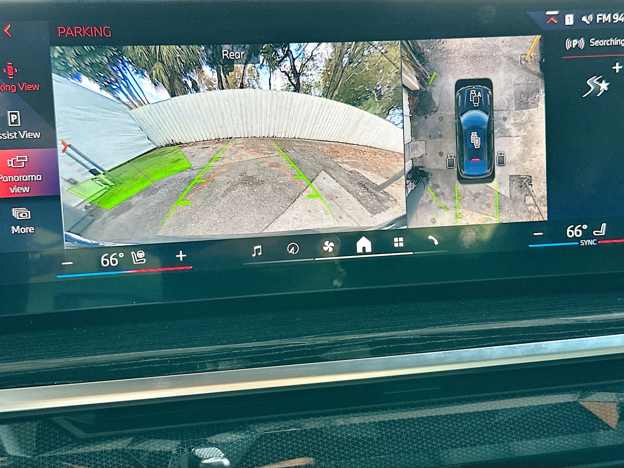 Used 2024 BMW X6 xDrive40i w/ Premium Package image 14