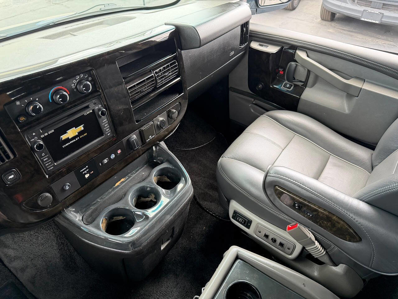 Used 2017 Chevrolet Express 2500 image 19