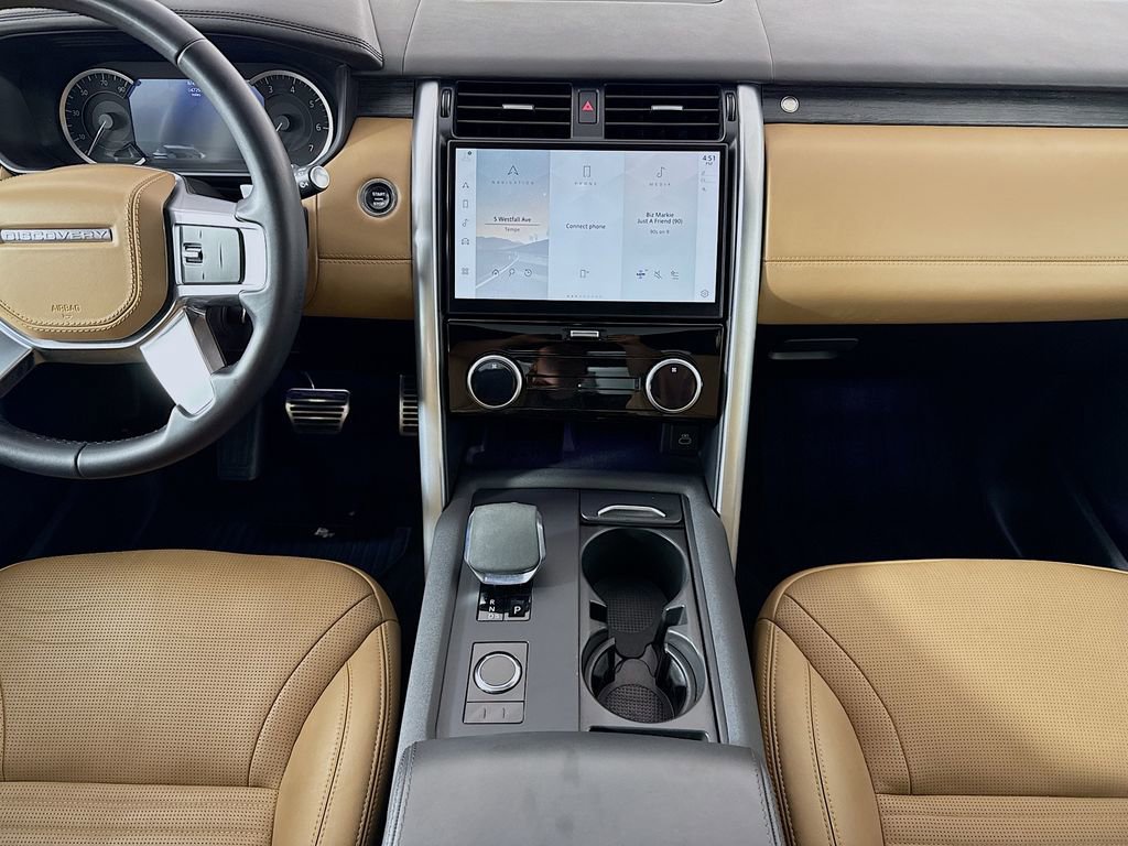Used 2023 Land Rover Discovery Metropolitan Edition image 14