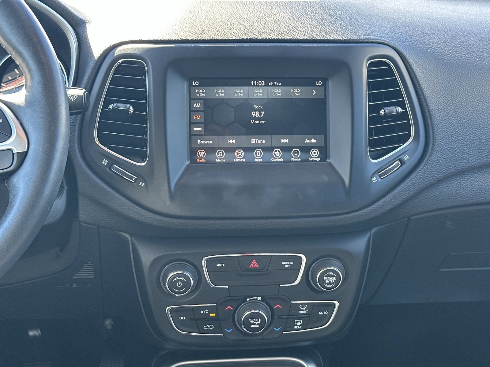 Used 2019 Jeep Compass Latitude w/ Cold Weather Group AWD/4WD image 25