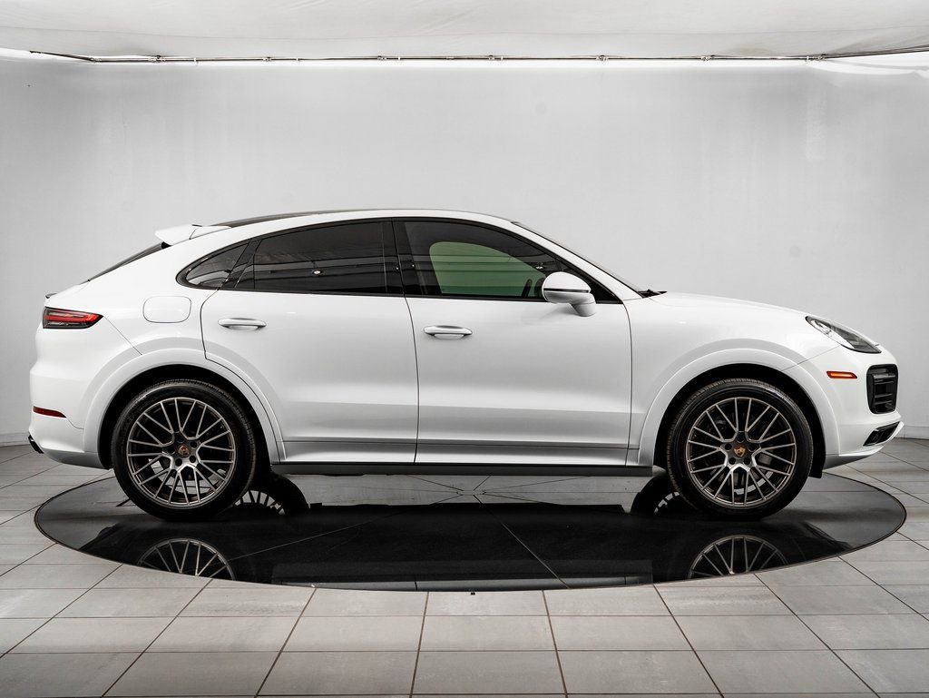 Certified 2023 Porsche Cayenne Platinum Edition image 9