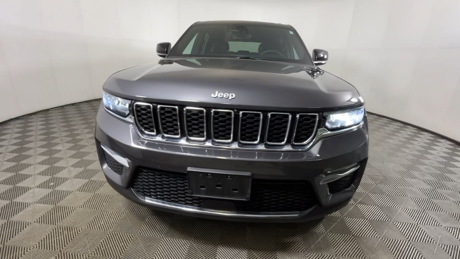 Used 2024 Jeep Grand Cherokee Limited 4xe w/ Trailer Tow Package AWD/4WD image 16