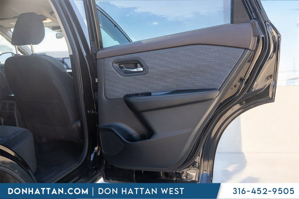 Used 2023 Nissan Rogue SV image 21