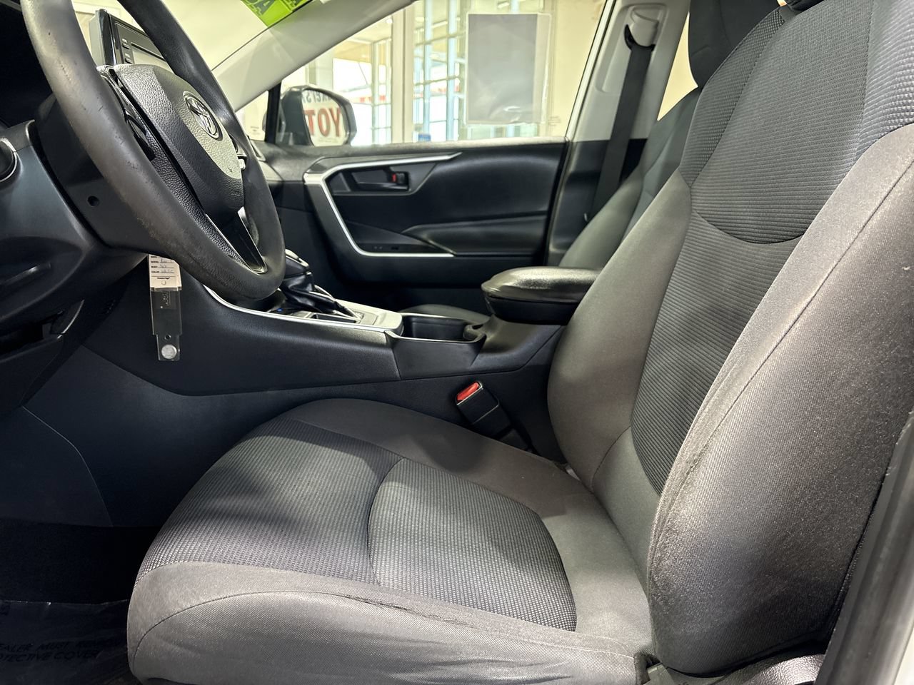 Used 2019 Toyota RAV4 LE FWD image 11