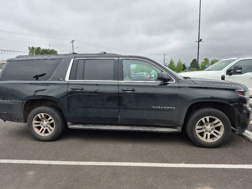 Used 2016 Chevrolet Suburban LT w/ Luxury Package AWD/4WD image 4