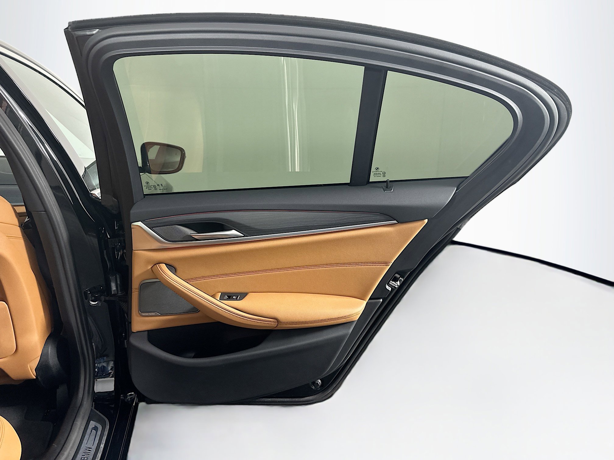 Used 2023 BMW 530i w/ Premium Package RWD image 33