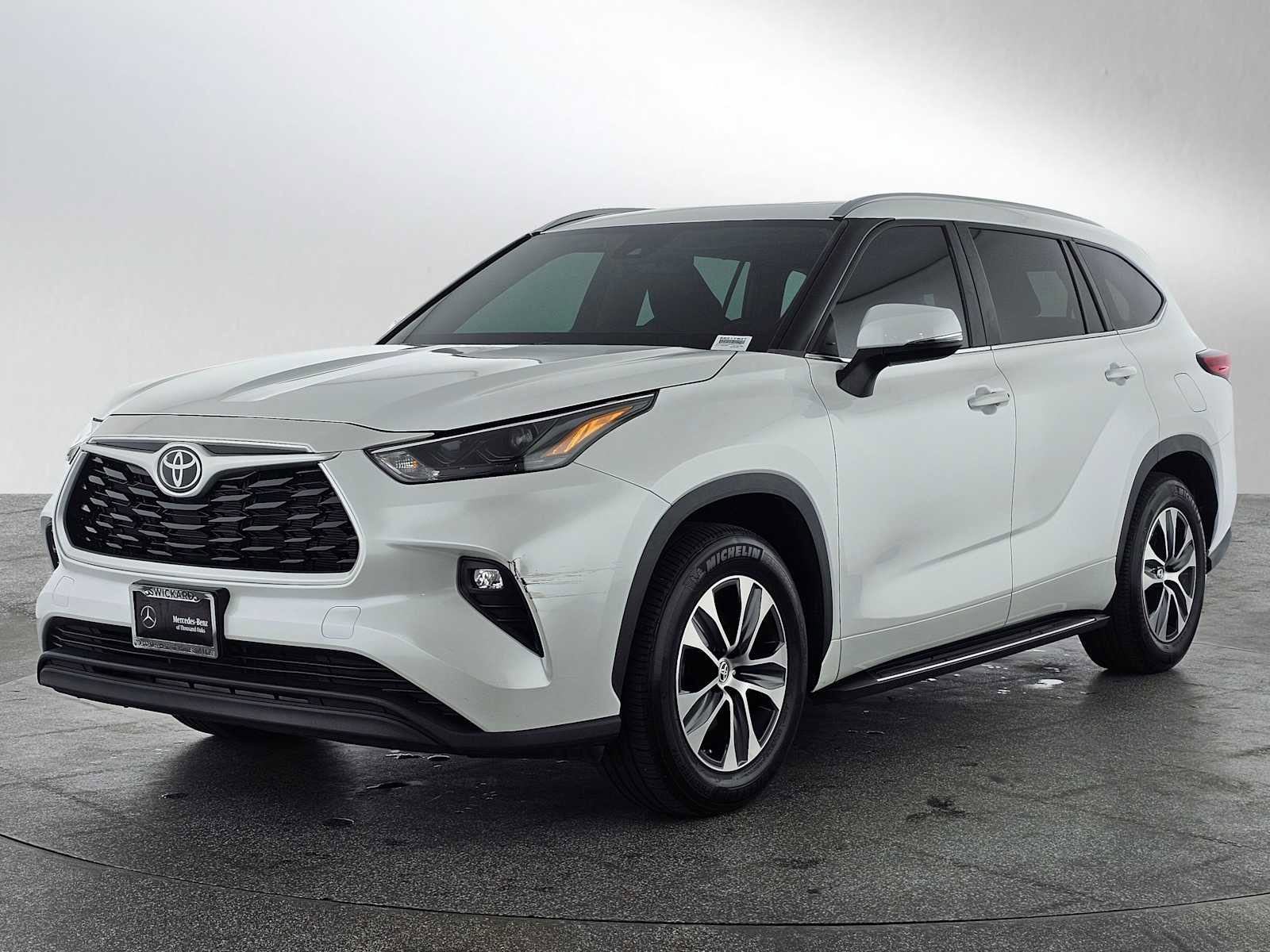 Used 2023 Toyota Highlander XLE image 7