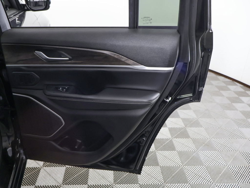Used 2023 Jeep Grand Cherokee 4WD 4xe image 30