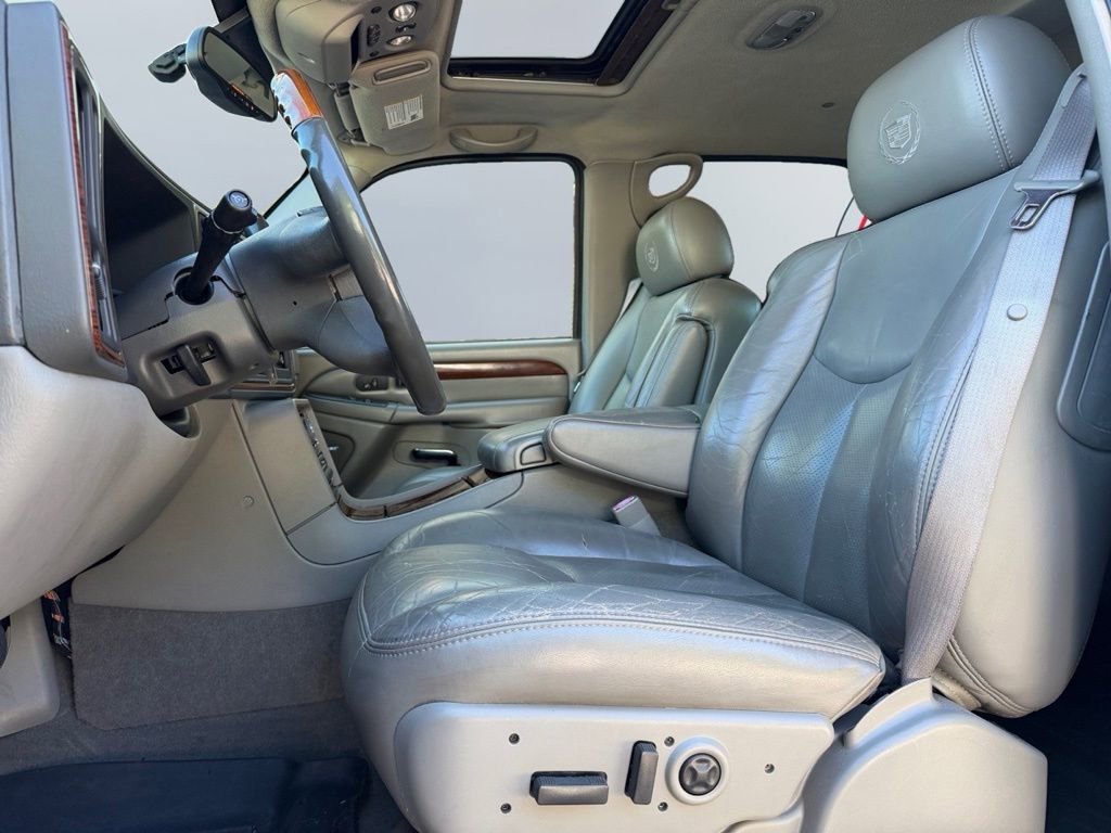 Used 2004 Cadillac Escalade EXT image 10