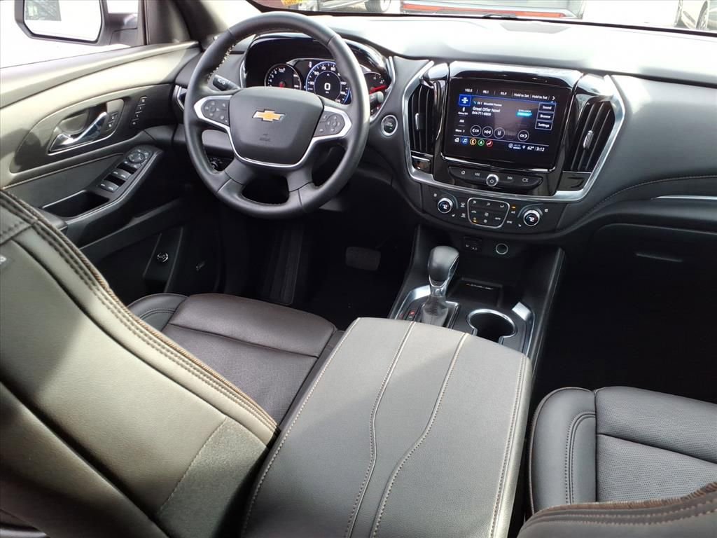 Used 2023 Chevrolet Traverse High Country image 16