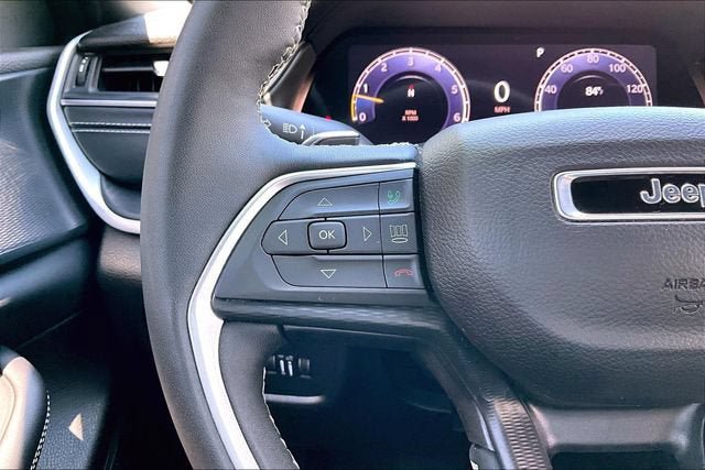 Used 2024 Jeep Grand Cherokee Altitude AWD/4WD image 20