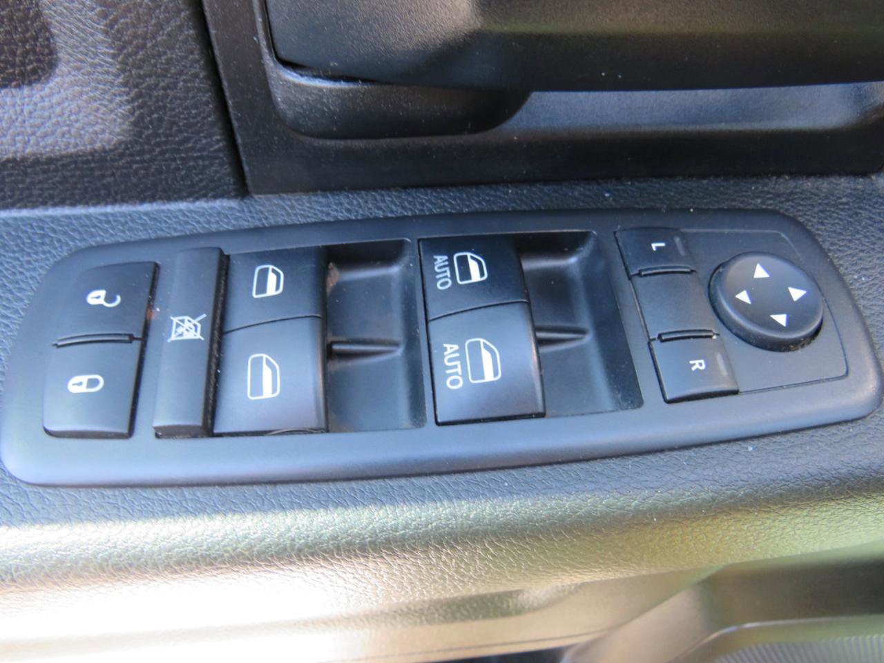 Used 2018 RAM 2500 Tradesman w/ Chrome Appearance Group image 16