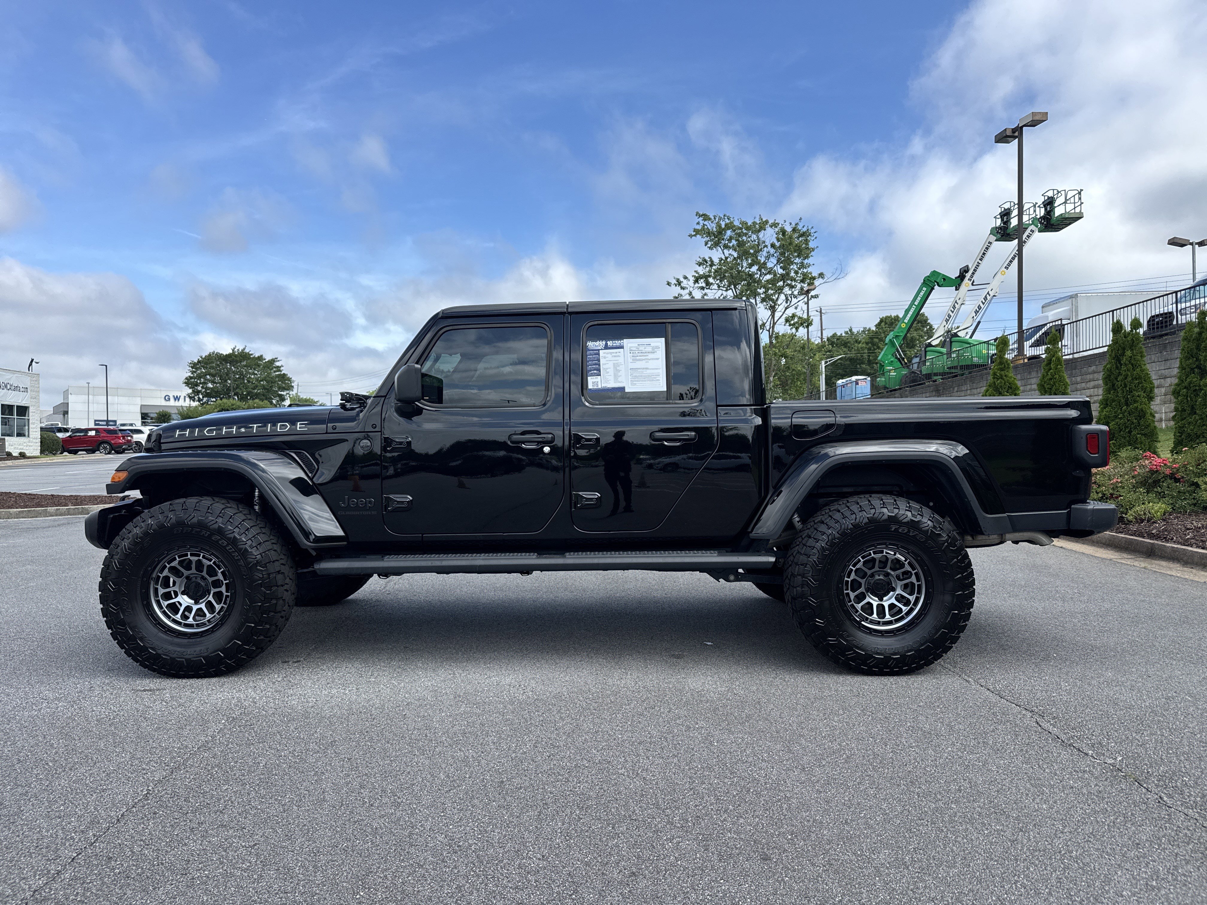 Used 2025 Jeep Gladiator Sport AWD/4WD image 7