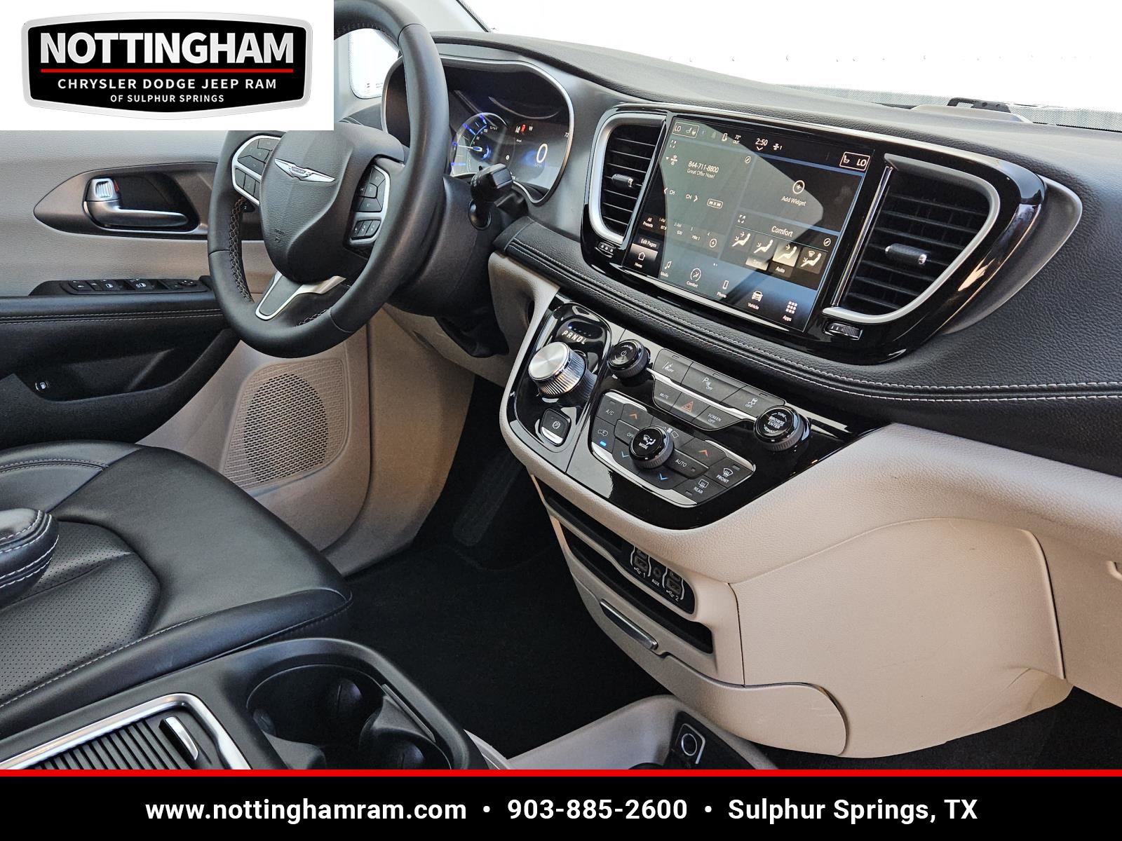 Used 2023 Chrysler Pacifica Touring-L image 29