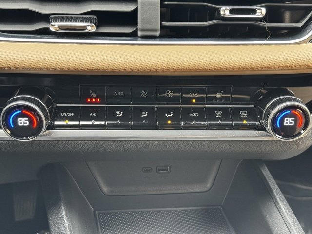 Used 2025 Chevrolet Equinox ACTIV image 11