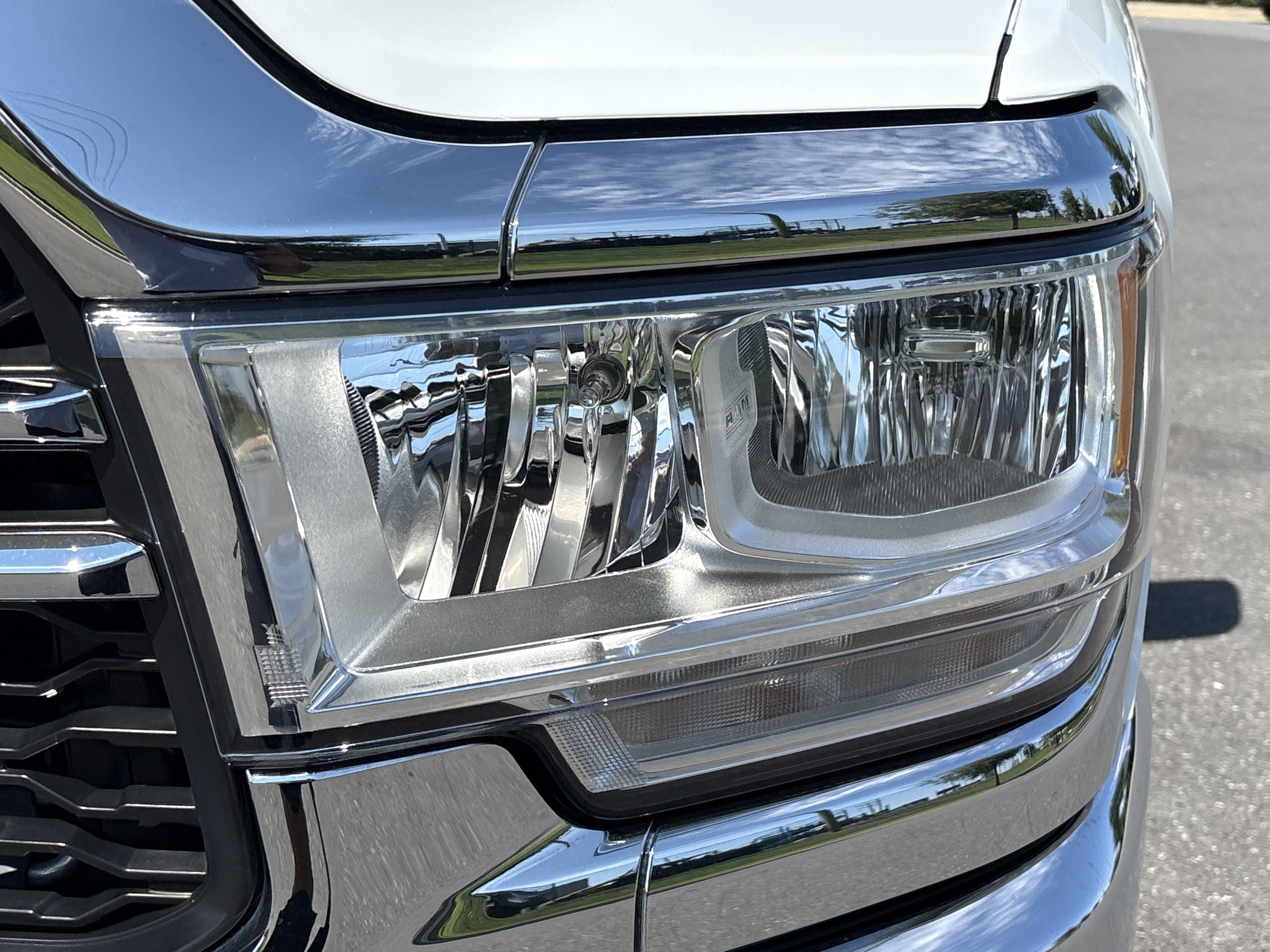 Used 2024 RAM 2500 Tradesman w/ Chrome Appearance Group AWD/4WD image 11