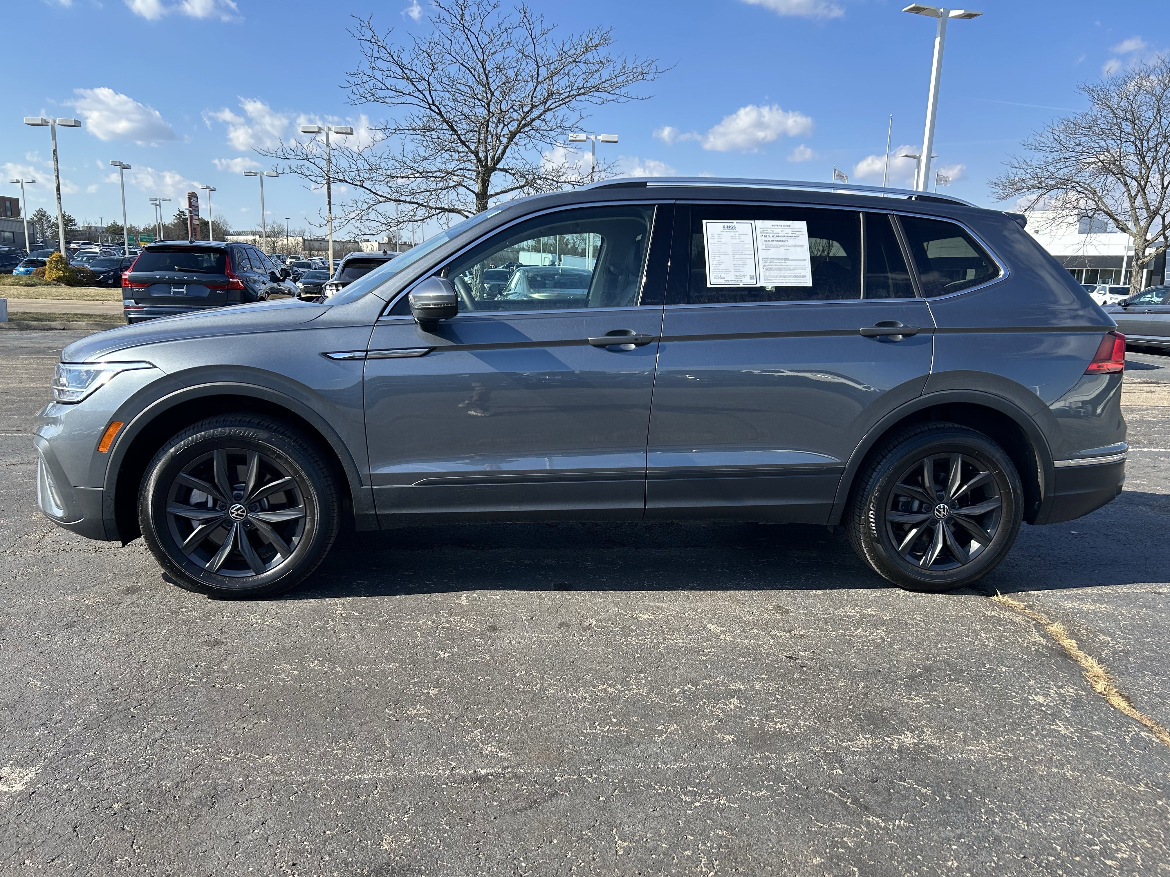 Certified 2024 Volkswagen Tiguan SE image 4