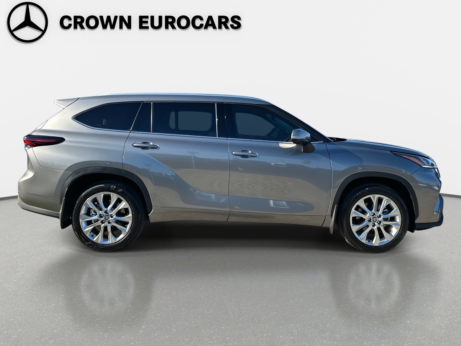 Used 2025 Toyota Highlander Limited image 4