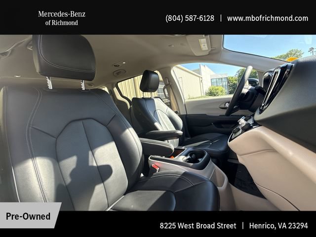 Used 2024 Chrysler Pacifica Touring-L FWD image 15