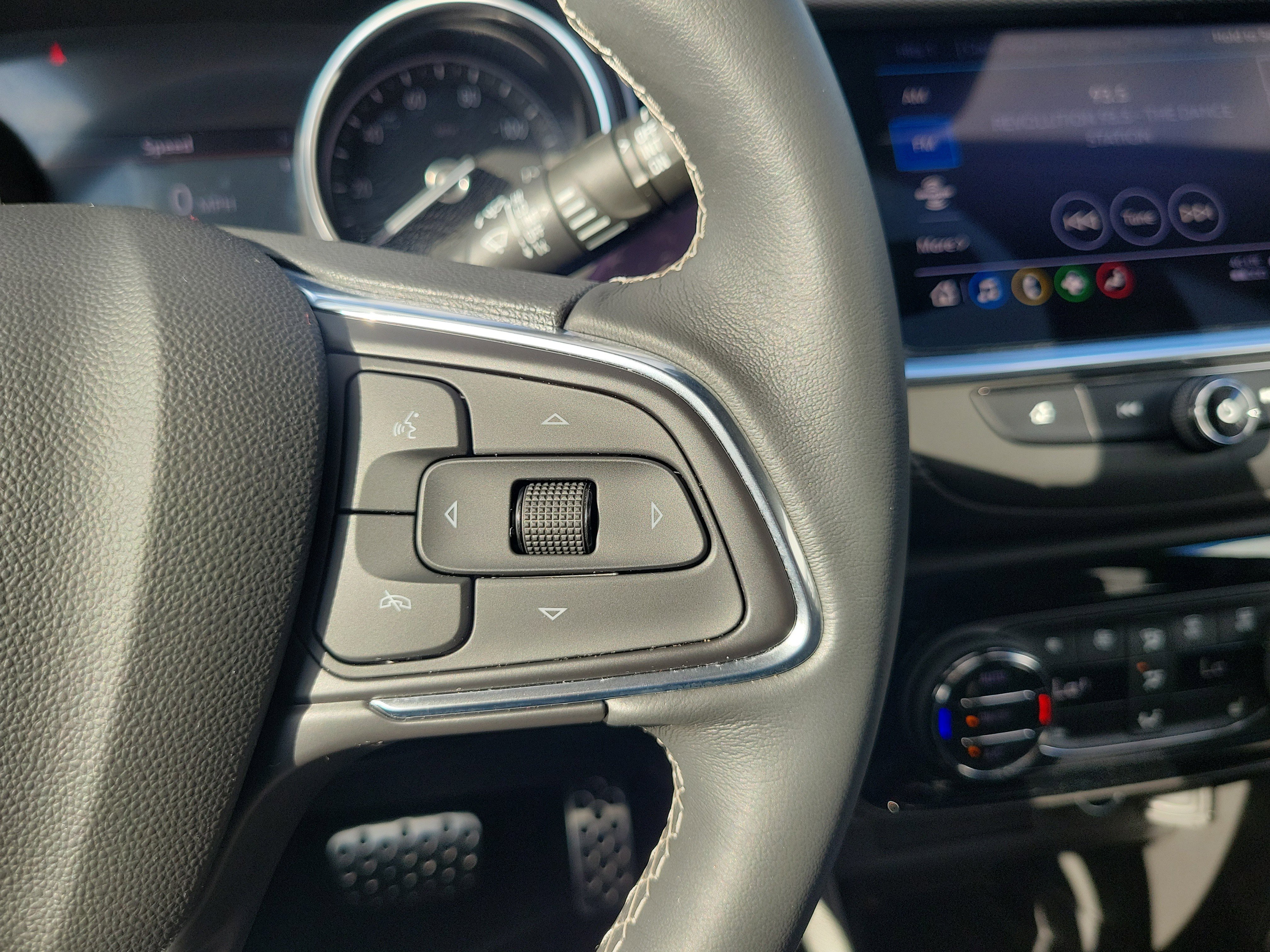 Used 2023 Buick Encore GX Select w/ Sport Touring Package image 21