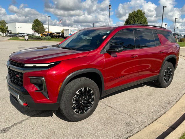 Used 2025 Chevrolet Traverse Z71 w/ Enhanced Driving Package AWD/4WD image 3