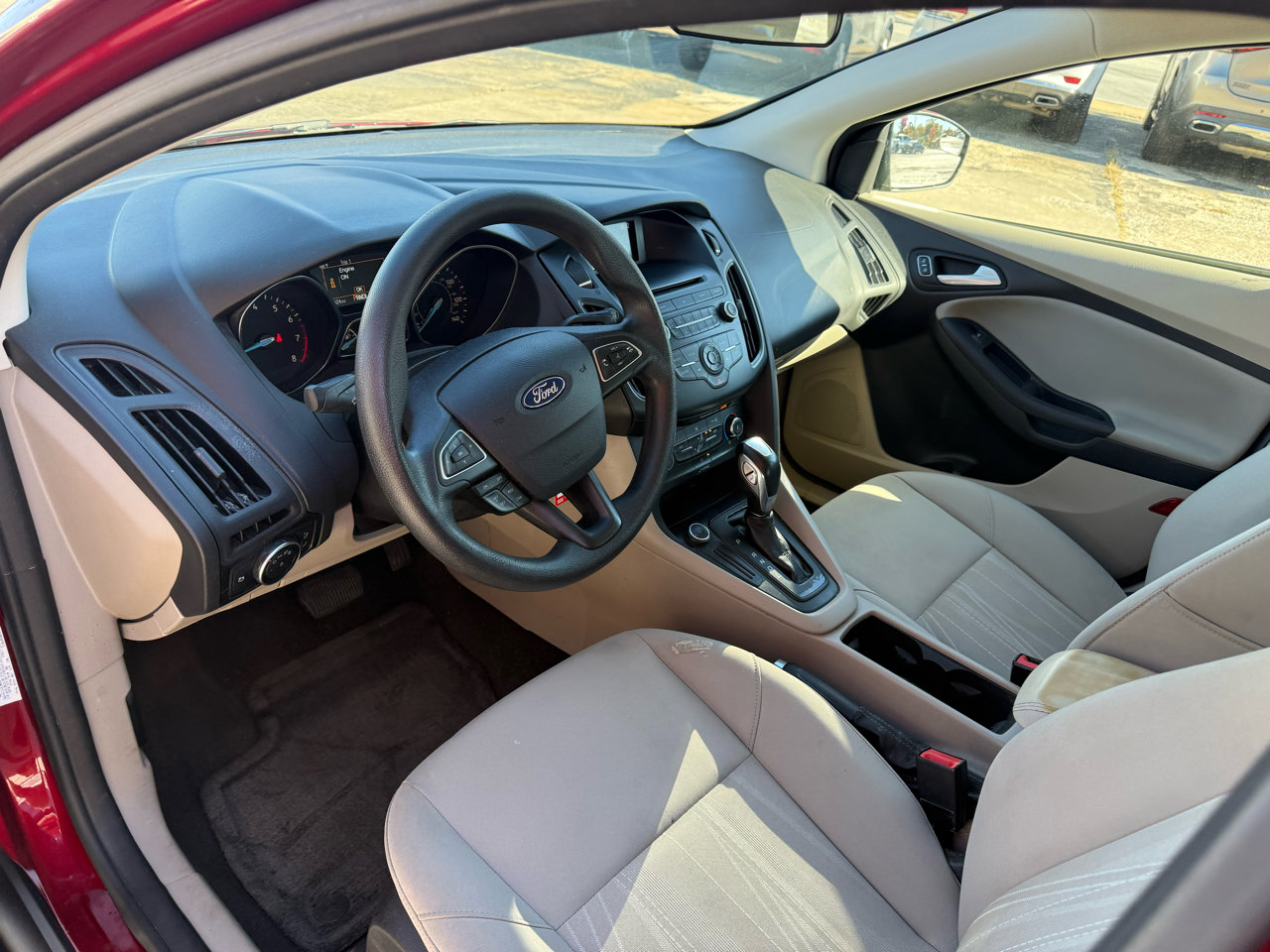 Used 2015 Ford Focus SE image 2