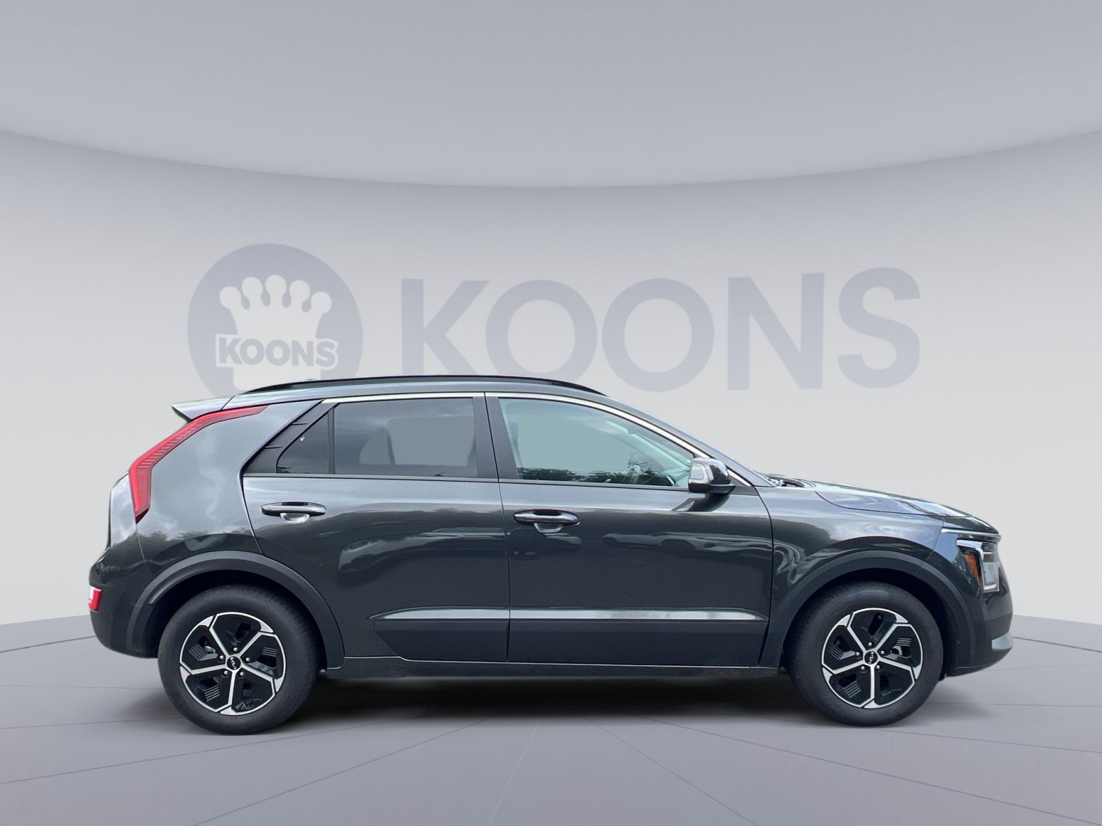 Used 2025 Kia Niro EX w/ EX Cold Weather Package FWD image 8