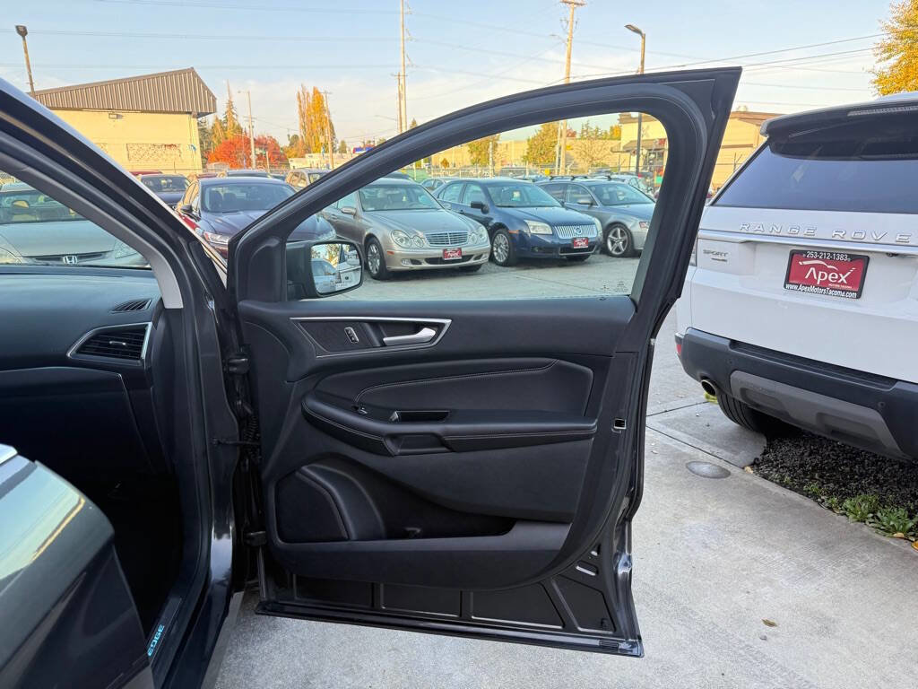 Used 2015 Ford Edge Titanium image 19
