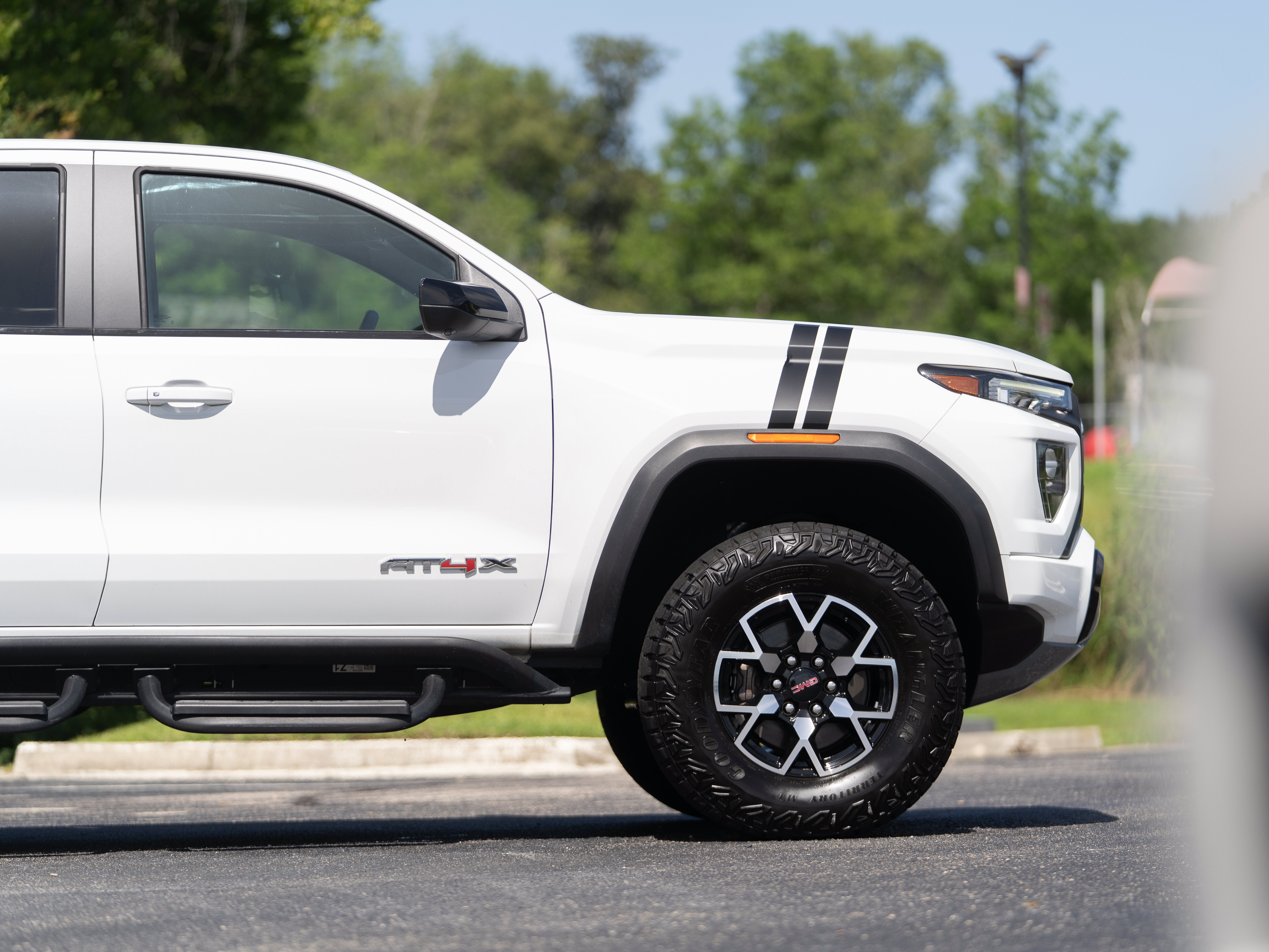 Used 2024 GMC Canyon AT4X AWD/4WD image 7
