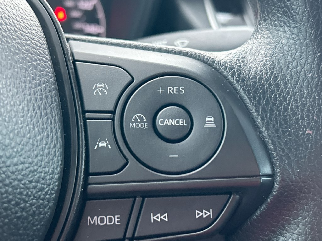 Used 2025 Toyota Corolla LE FWD image 17