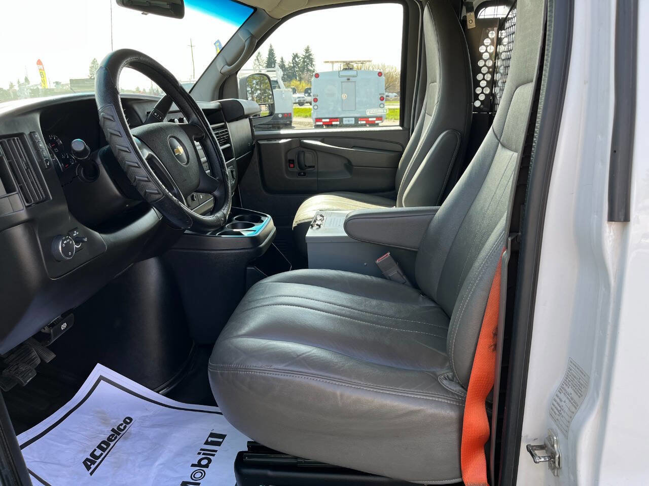 Used 2015 Chevrolet Express 2500 RWD image 10